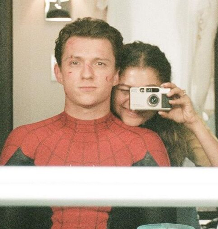 Zendaya Sparks And Tom Holland Engagement Rumors: Fans Reaction After Seeing TH Initials on Ring